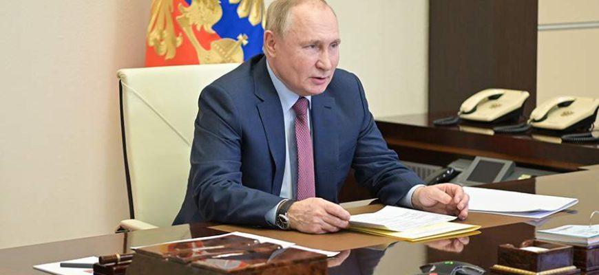 Путин заявил о скором повышениях МРОТ, зарплатах и пенсиях