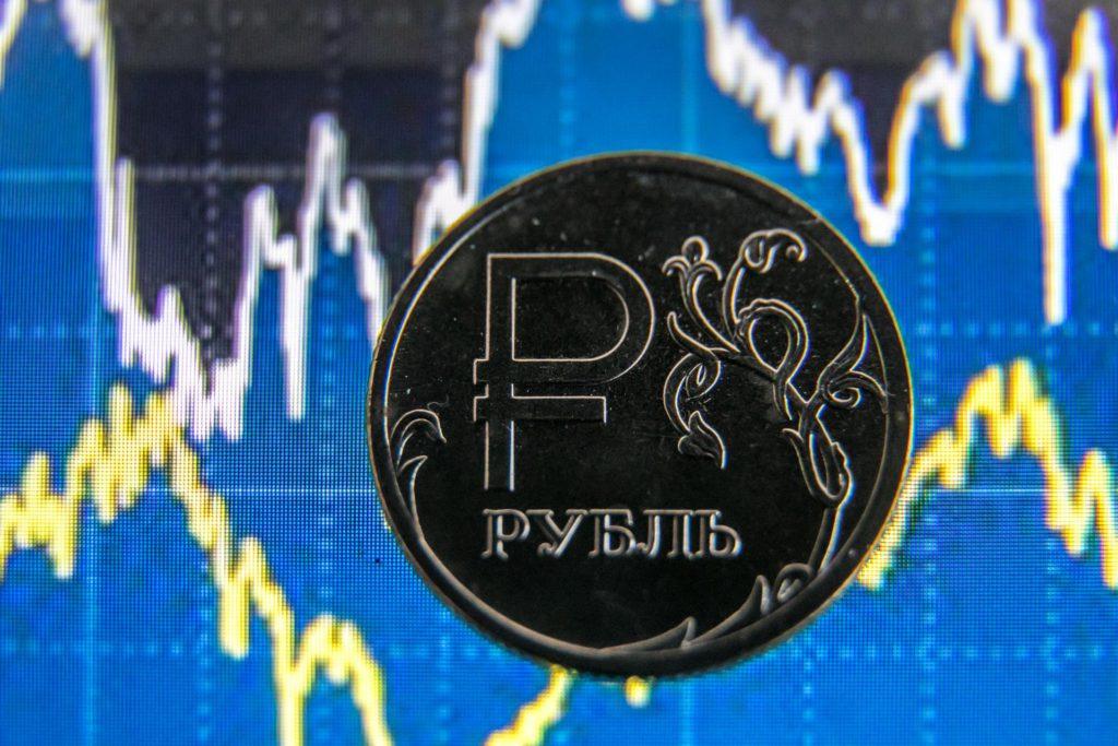 Российская национальная валюта в скором будущем может ослабнуть