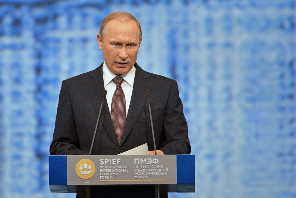Владимир Путин примет участие в открывшемся в Санкт-Петербурге международном экономическом форуме