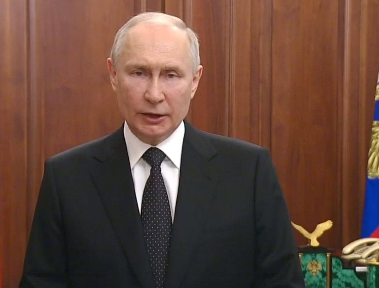 Президент Владимира Путин выступил по поводу ситуации с попыткой военного мятежа 