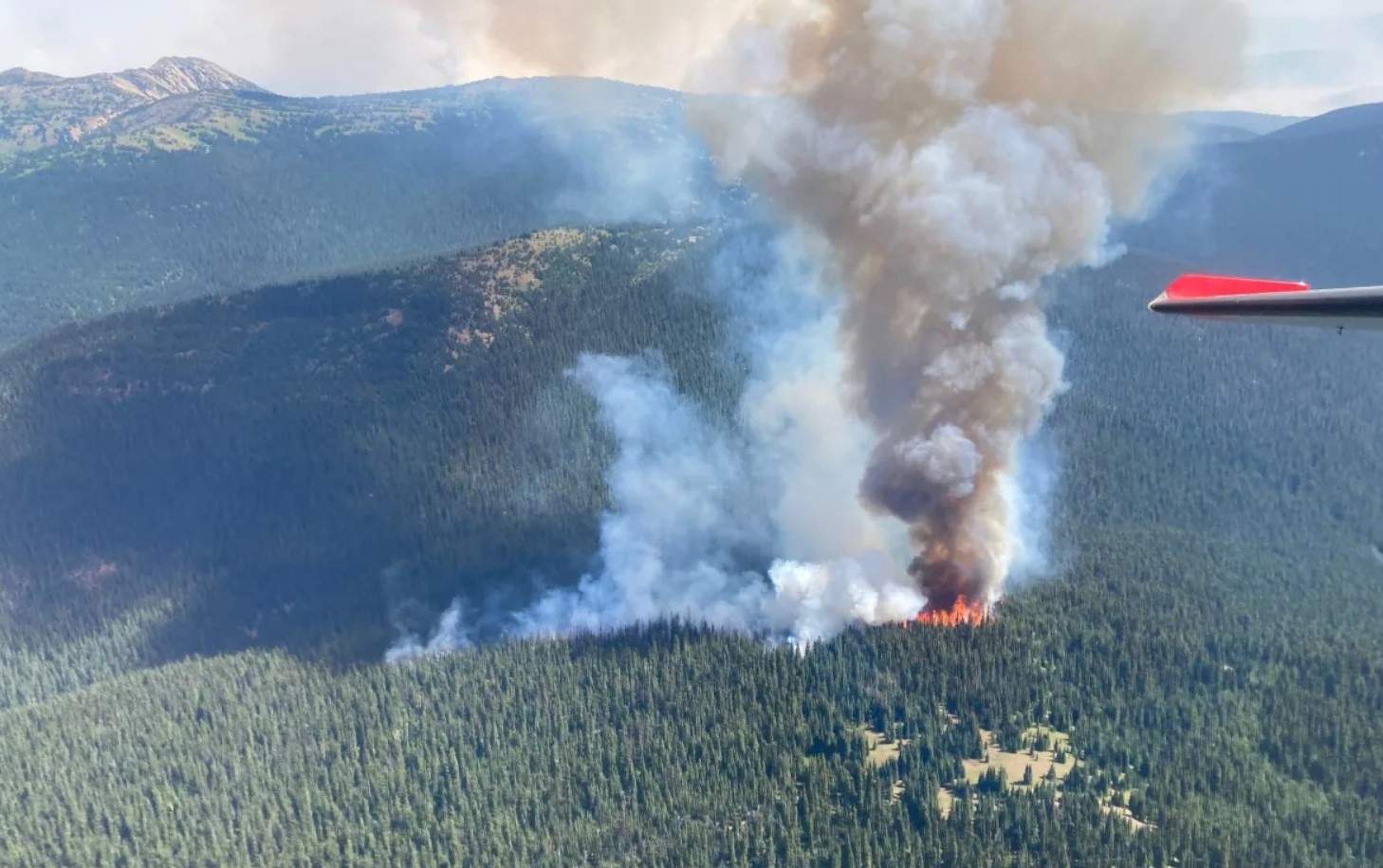 Беспрецедентные лесные пожары в Канаде продолжают гореть